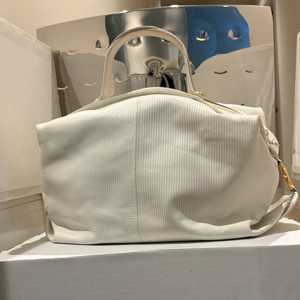 Chic White Travel Bag for Women